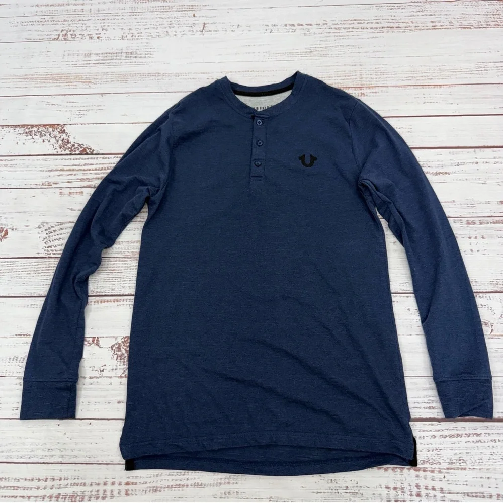 True Religion Men’s size Medium Navy Blue Horseshoe Logo Henley Shirt